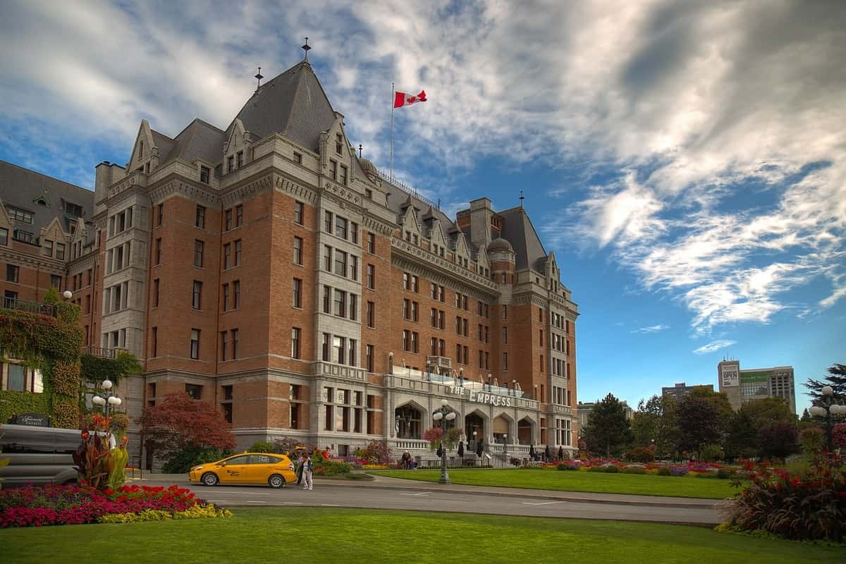 How to improve your Canada immigration Express Entry CRS score