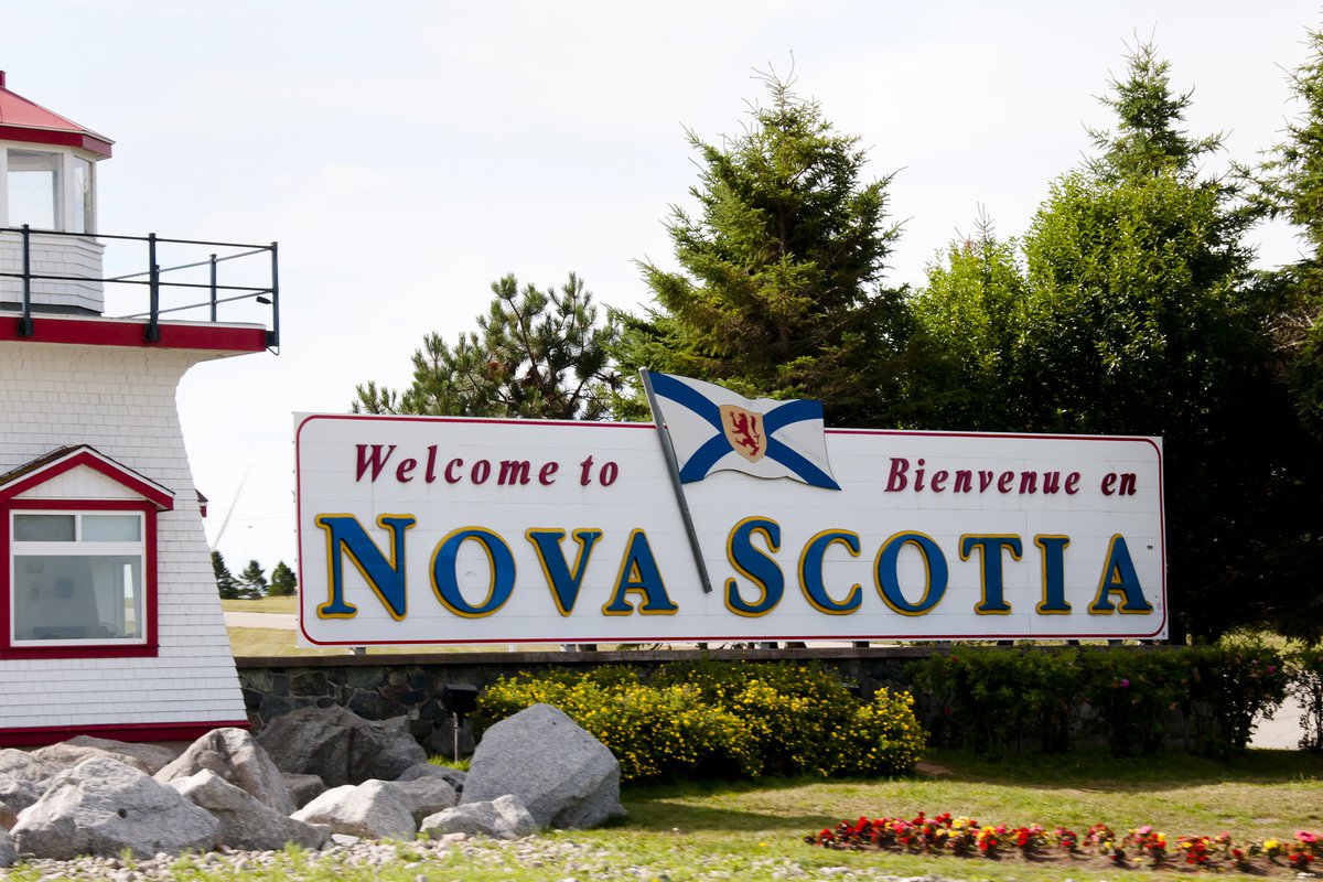 Nova Scotia welcome sign in English and French 